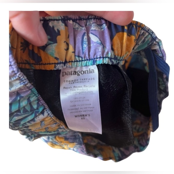 Patagonia womens XS tropical floral shorts 12” waist w/stretch - Picture 3 of 8